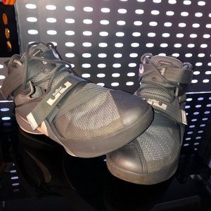 LeBron Soldier 9 "Cool Grey"